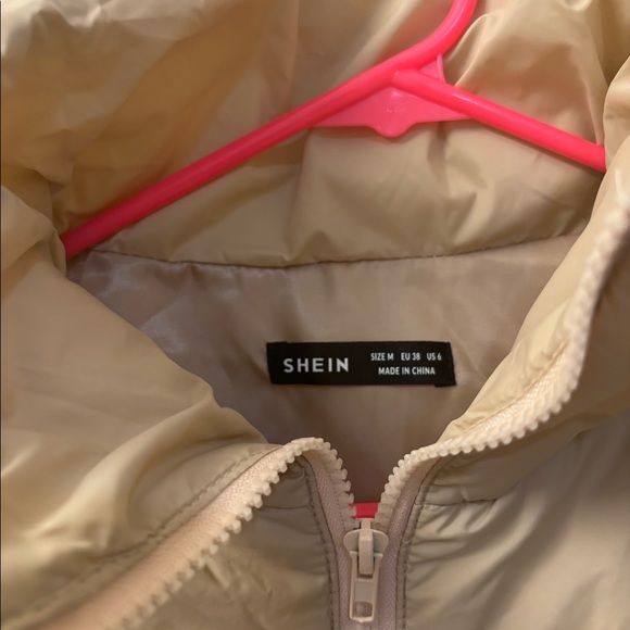 Shein Cropped puffer vest - Picture 3 of 3